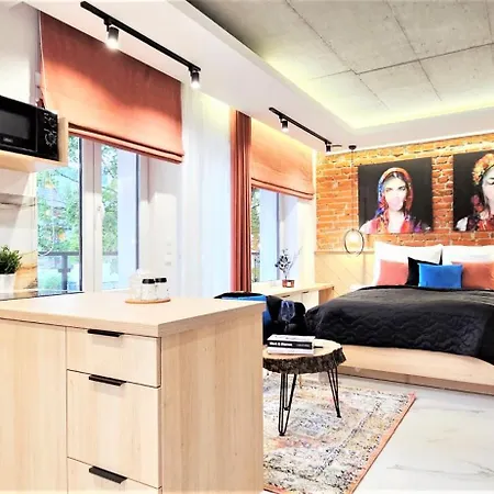 Bed & Breakfast Vip Chalubinskiego 3*
