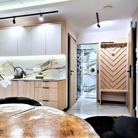 Vip Chalubinskiego 3*