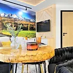 Vip Chalubinskiego Bed and breakfast 3*