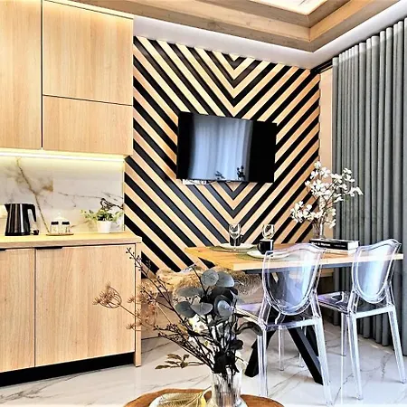 Vip Chalubinskiego Bed and Breakfast 3*