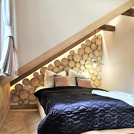 Vip Chalubinskiego Bed and Breakfast 3*