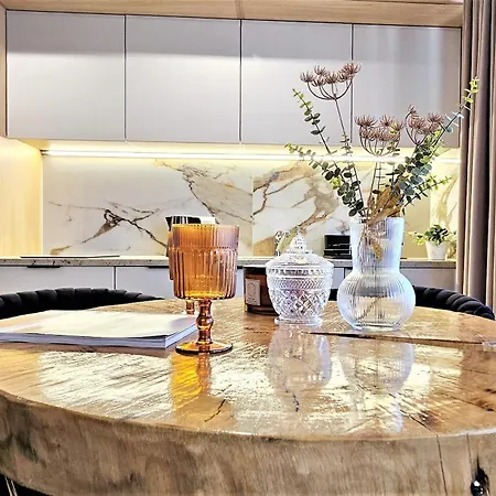 Vip Chalubinskiego Oda ve Kahvaltı